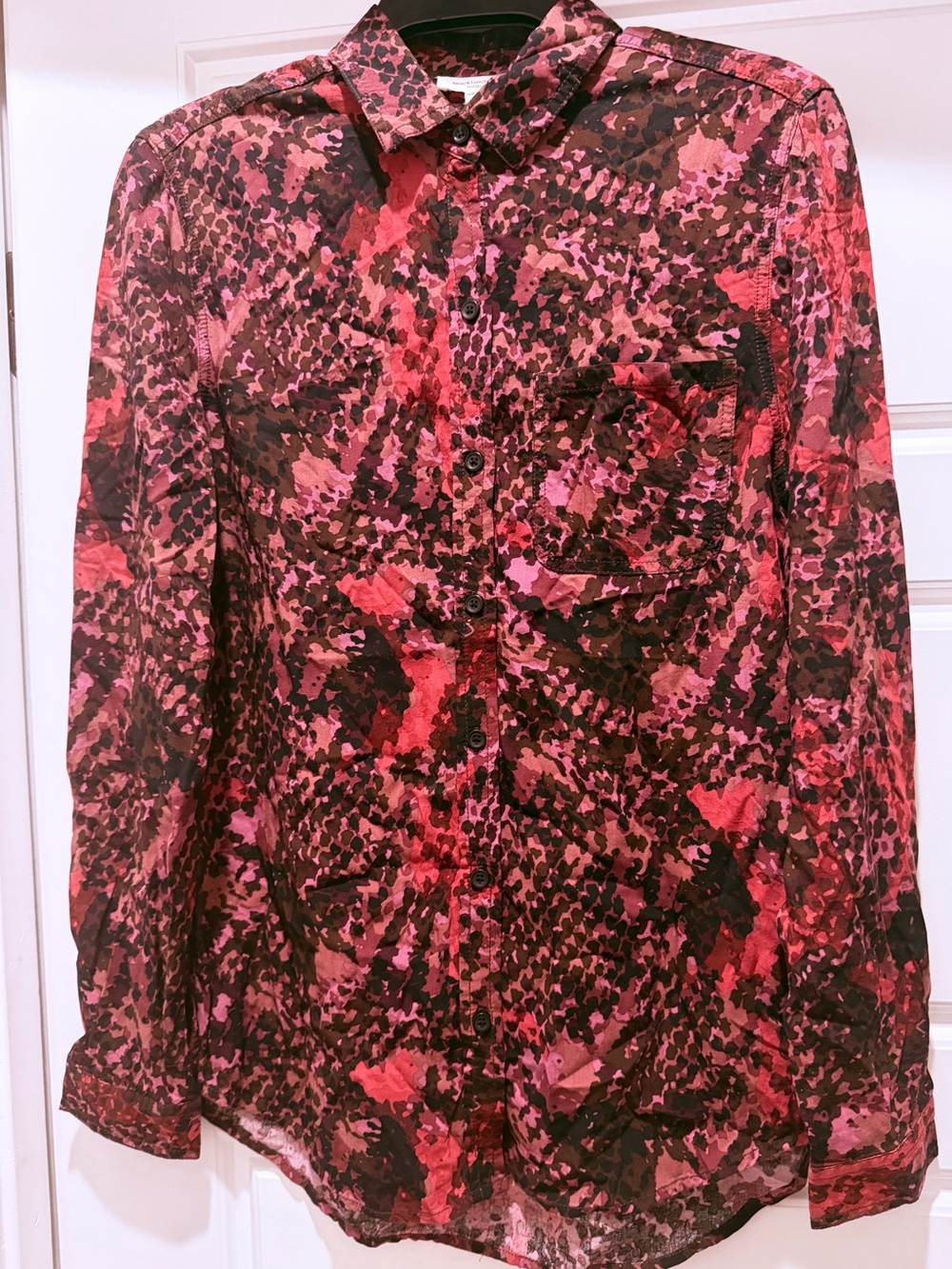 beachlunchlounge Pink & Black Abstract Printed Button-Down Shirt
